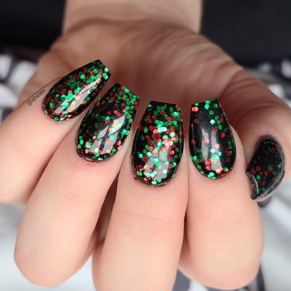 Sparkle & Co Santa’s Coal Fierce Nail Dip Powder